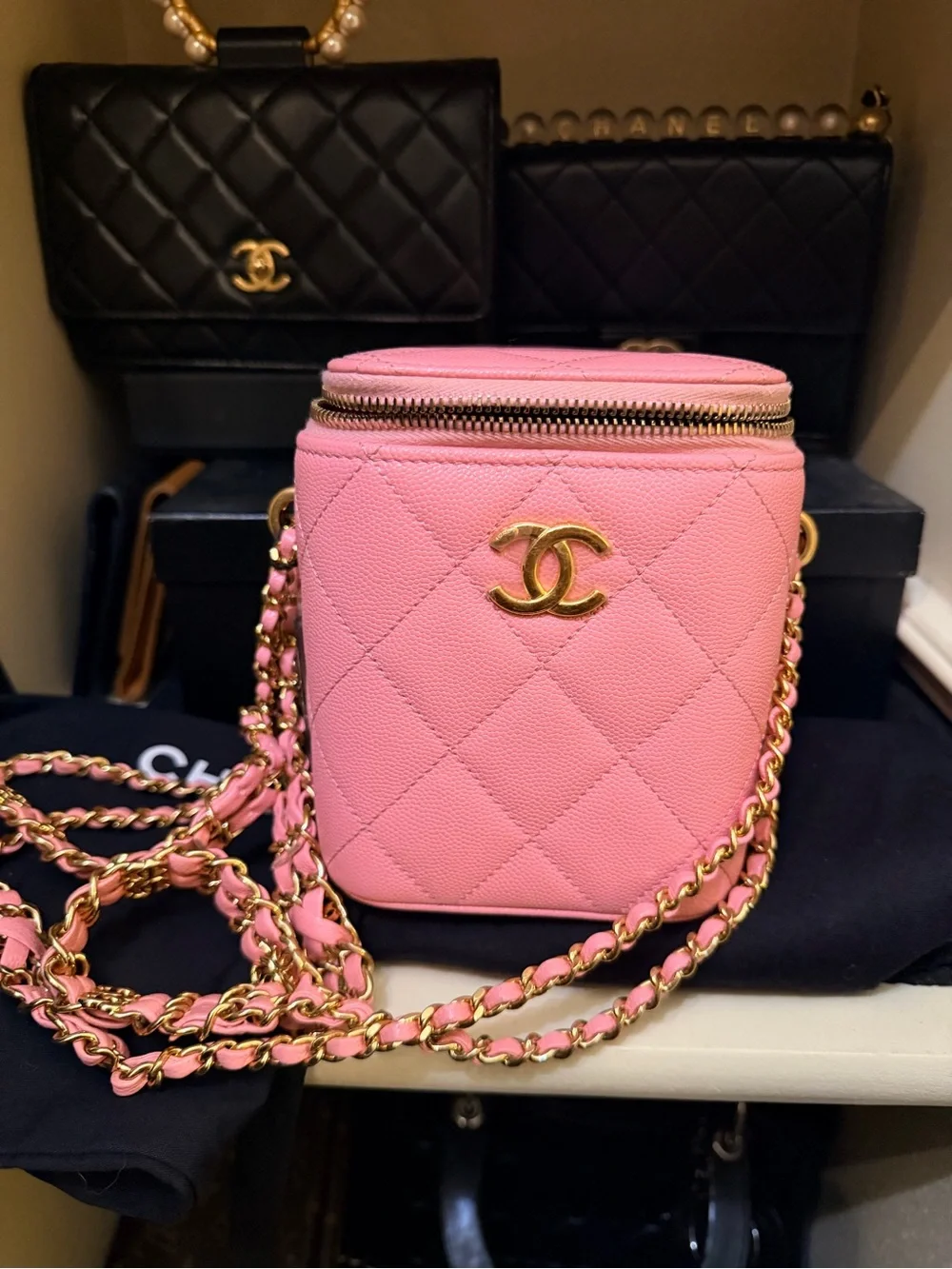 CHANEL Pink Quilted Vanity bag. Caviar leather Almost new!